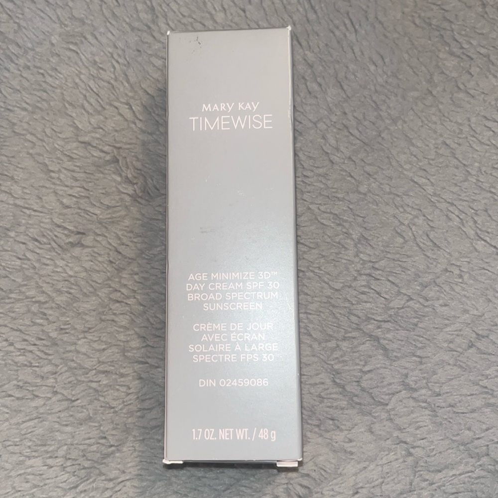 Mary Kay timewise age minimize 3-D day cream SPF 30 broad spectrum sunscreen.